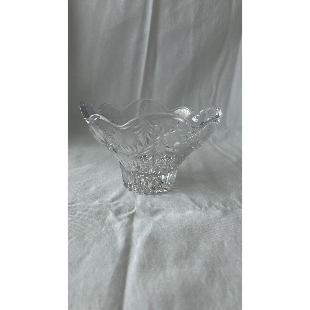 Mikasa Christmas Footed Candy Dish Bowl, Stars, Trees, Scalloped Edges Design 6"